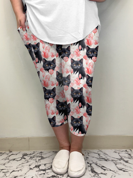 Black Cat Capri w/ Pockets